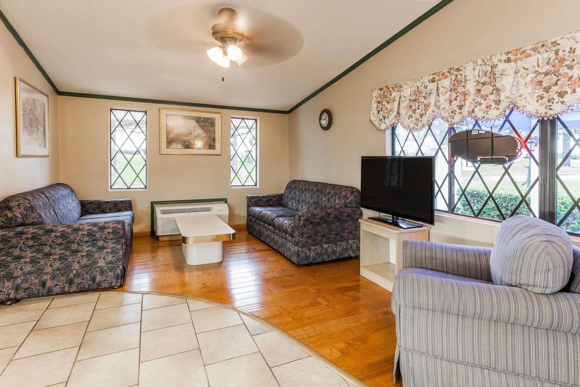 Knights Inn Farmington Hills Kültér fotó